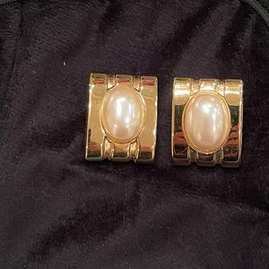 Classic vintage gold and pearl clip on earrings